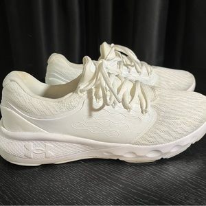 Under Armour Vantage white